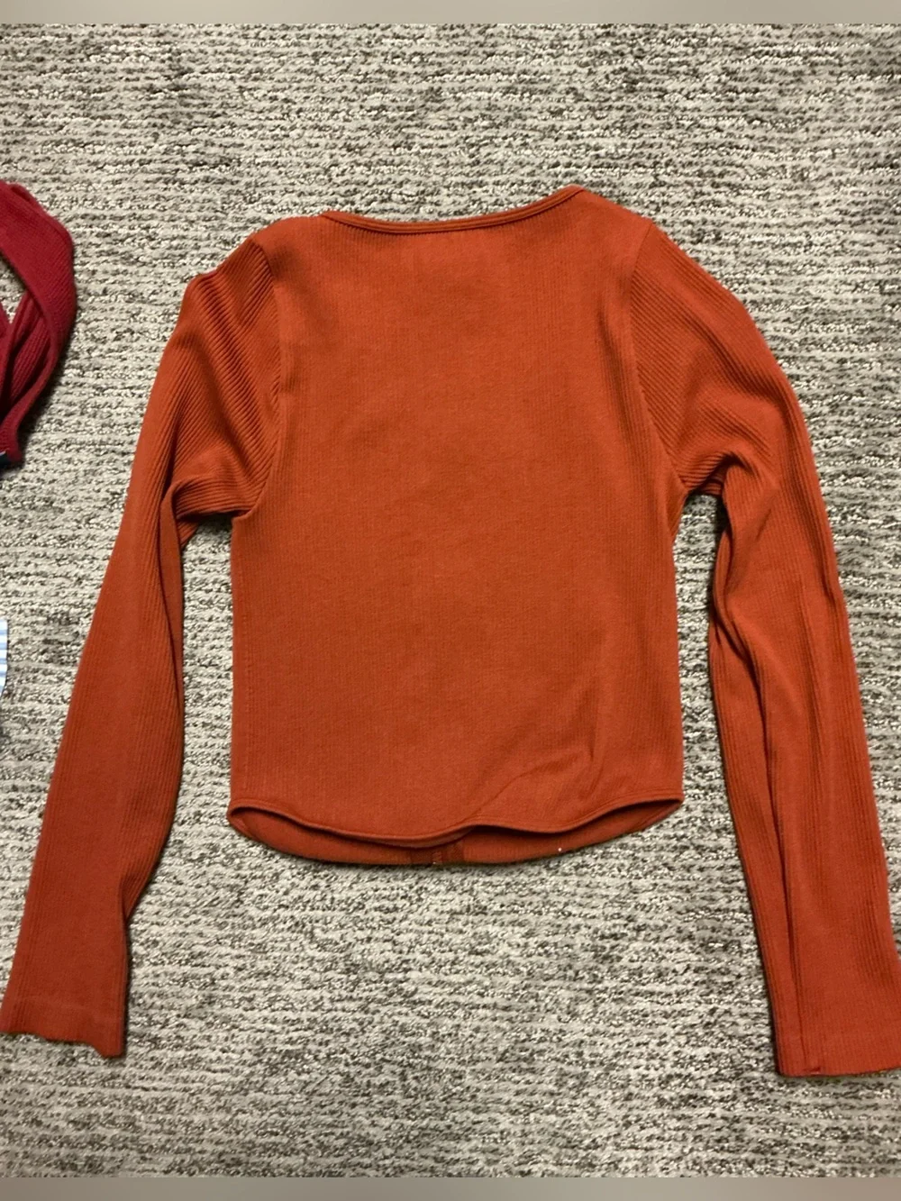 PrettyLittleThing Ribbed Zip-Front Crop Top - Rust - Picture 2 of 2